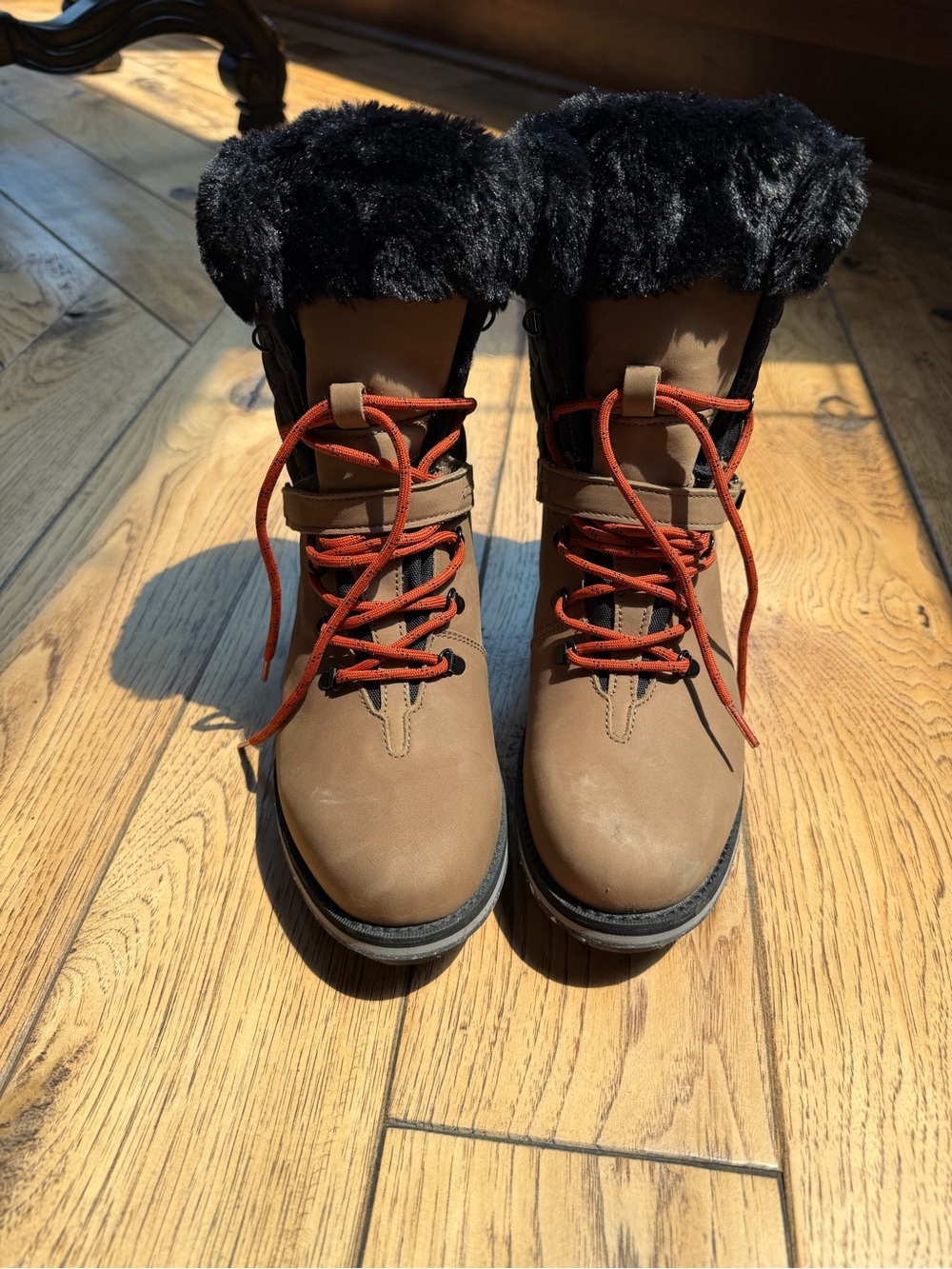 Rossignol Tan Lace-Up Winter Boots with Black Faux-Fur Cuff and Red Laces